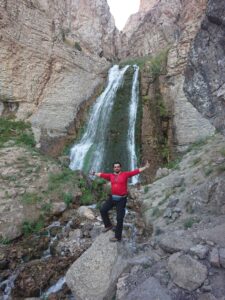 آقای فریبرزی و آبشار نورالی