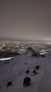 نمای شهر مشهد از فراز قله زو